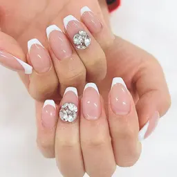 ハンド🖐🏻上品に✧*。フレンチ💅ご新規様限定価格❤ (他店様オフは＋￥1,000)