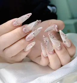 ✨学生限定ネイル割引✨【チップ長さ出し】持ち込みデザイン& パーツつけ放題 ¥13800→¥11000  (オフ選択)