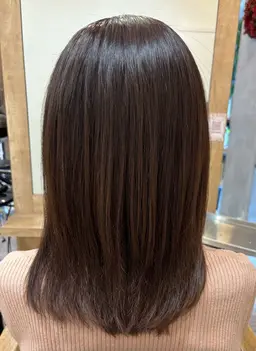 シャンプー&トリートメント→ハンドドライ→ストレートアイロン仕上げ