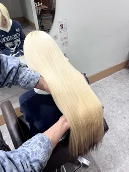 ☁️🥀【ブロンドリタッチ/ハイトーンリタッチ🐳】🥀リタッチ➕カラー💫💫➕1Step髪質改善トリートメント‼️