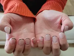 フレンチネイル  (オフ🆗)ネイルケア、次回特典付き