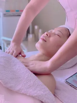 アドバイスコース50分＋小顔エイジングケア10分