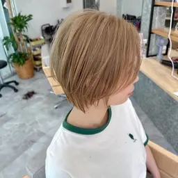 【派手すぎない大人ブリーチハイトーン】ショートカット+ブリーチカラー+トリートメント 12100円