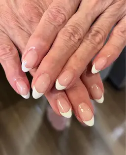 ハンドネイル　フレンチ　7,000円