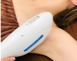 【学割U22】初回🧡特許取得マシン🧖🏻‍♀️　全身脱毛VIO込【襟足、お顔以外 】