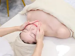 【小顔むくみ＆肩こりW改善】小顔コルギ＋背中 カッサ80分