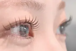 🌺【パリエク】🌿まつ毛パーマ＋フラット80~100本☆《アイシャンプー＋強化剤付き》〈オフ無料込〉