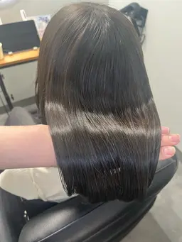 《学生さん応援価格💙》ナチュラル可愛くなれる縮毛矯正＆似合わせカット＆コアミートリートメント✨️【ミニモ学割】