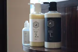 【しっとりとした柔らかい質感のマグネットグレーカラー(白髪染め)コース】フルヘットカラー・トリートメント付き♪