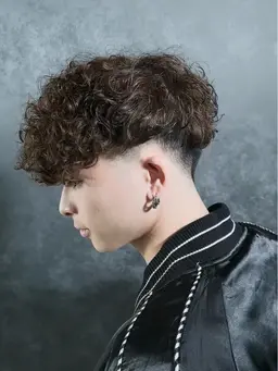 🔥外国風スペインカールパーマ＋メンズカット＋前処理剤＋ケアトリートメント】💈