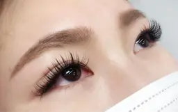 《ご新規様》バサバサで目力アップ👀マツエク180本までコース✨