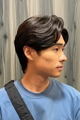 カット+曲がる縮毛矯正⚡️ボリュームとクセを抑え軽く毛先が流れる感じになります。お手入れ簡単✨