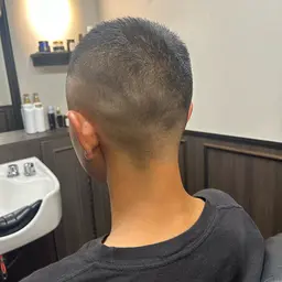 🆘フェードカット🆘‪✂︎‬ スキンフェード⭕️ 20代限定 11時～と21時～限定！！！