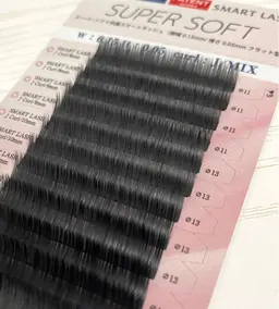 軽量・長持ちフラットラッシュ似合わせデザインマツエク200本までつけ放題（カラーも使用可能）