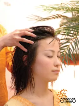 【ヘッドマッサージ】アーユルヴェーダ シロアヴィヤンガ ジャンプーブロー付き