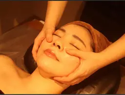 【🌼人気フェイシャル🌼】フェイシャル+デコルテ+首リンパ+ヘッド80分