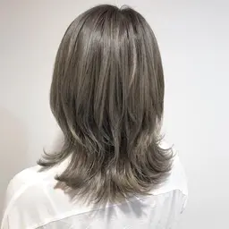 [艶・透明感✨］小顔カット ・ イルミナカラー・保湿トリートメント