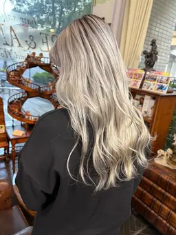 〖ブリーチ2回 〗トリプルカラー＋トリートメント