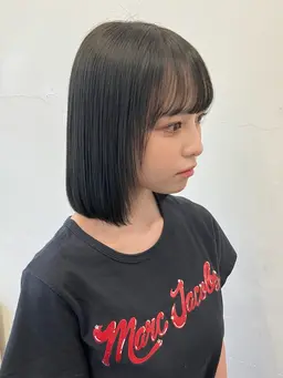 前髪カット . 顔周りカット+コテ巻き仕上げ✨