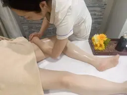 癒し・大人のアロマリンパオイルマッサージ50分(デコルテあり)