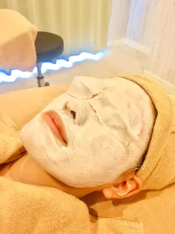 【1番人気】ニキビ&毛穴ケアフェイシャル(50分)トライアル