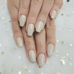 オフ込み(クリア//ラメグラ4200円。ワンカラー4800円·左右2色5500円)(マットネイル+1000円)