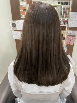 《白髪も染まる！》白髪染を使わない艶カラー+カット+Aujuaトリートメント