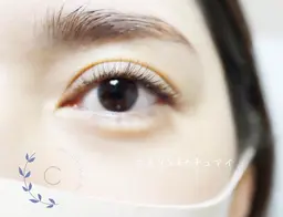 自まつ毛一本に対して一本のエクステを装着する「シングルエクステ」ボリュームデザインコース