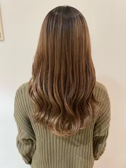 ロング毛先カットクロナトリートメント営業中の値段です！