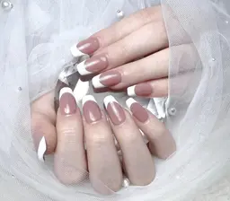 【初回オフ無料】フレンチネイルorカラーグラデーション