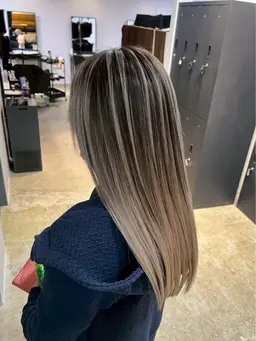 バレイヤージュ🥣🤍✨