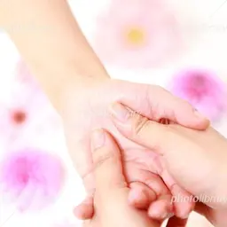 携帯やPCでお疲れの方予約制、肩から腕、指先までマッサージ、火曜日午後または木曜１５時​〜​１７時