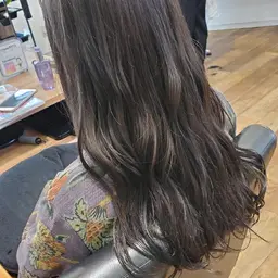 【新規限定！カット＋カクテルヘアトリートメント🍸】￥4400(税込)