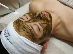 【新規】ハーブピーリング🌿剥離なし✨肌の角質を除去してつるっと卵肌に！一度の施術で毛穴がなくなるのを実感。