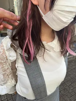 ブリーチなしでお手軽イヤリングカラー✨カラーエクステイヤリングカラー✨エクステカット付き✨