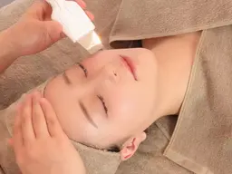 毛穴洗浄フェイシャル&PDRNサーモンDNA美白液導入