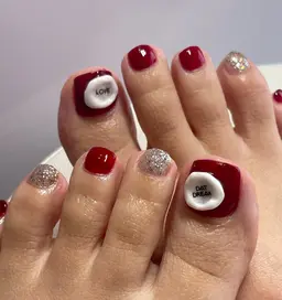 フットワンカラー＋アート2本（ご新規様オフ無料）爪形成、ケア、保湿込