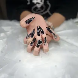 【オフ無し】チップ長さだし10本🖤持込みデザイン（パーツ２つまで無料）追加パーツ✨小パーツ330​〜​大パーツ550​〜​