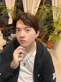 【メンズ限定👦🏻】ブリーチなしの艶カラー＋ダメージケアトリートメント