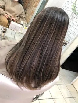 脱白髪ぼかしハイライトカラー