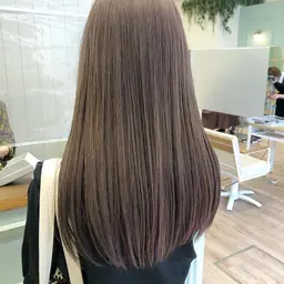 【黒染めをダメージレスに明るく透明艶カラー】ケア脱染＋ケアカラー