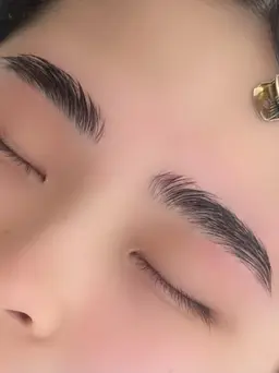 眉パーマ【ワックス付き】⚠️御新規様のみ、量と長さある方男性も🚹🙆‍♀️