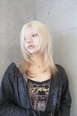 [抜きっぱなしブロンドに]ケアブリーチリタッチ+トリートメント無料