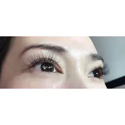 《新規》ボリュームラッシュ300本ナチュラルにボリュームを出したい方♡