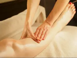 辛い肩こり首こりサヨウナラ👋骨格，ツボ経路に沿った施術で背中周りの悩みを解消✨