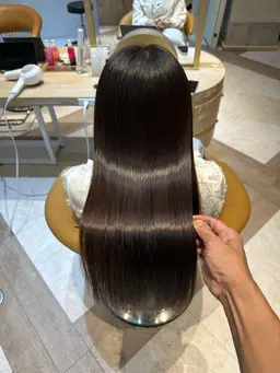 【美髪】カット＋痛みにくいのに気になるクセを抑える縮毛矯正＋トリートメント🪴