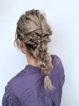 💐ヘアセット💐  イベントや結婚式場など、自分では出来ないような可愛いヘアアレンジお任せ下さい🌼