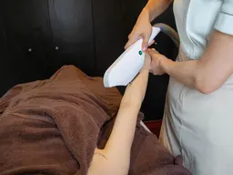 【男性もツルツルが綺麗】メンズ全身脱毛(顔、VIOを除く）