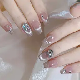 ✨マグネットフレンチじゅわっと輝く大人ネイル♪ ¥5,980