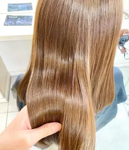 人気沸騰⁉️【✨髪質改善トリートメント✨】今話題の酸熱トリートメントでサラツヤ髪をGET💎